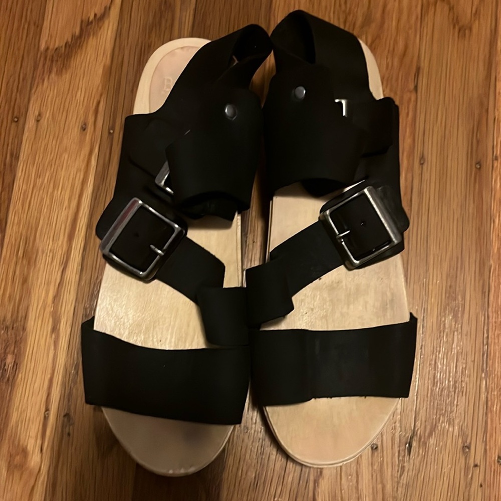Bryr Jesse sandal size 8
